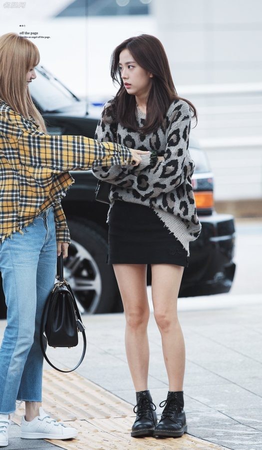 韩国女明星金智秀街头白皙的美腿(2/14)