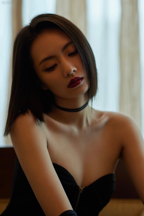 大风吹大风吹《天赐的声音》里刘惜君超赞低胸展现女星魅力(1/5)