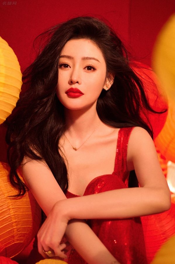 张天爱喜庆一套写真低胸红裙秀事业线(6/10)