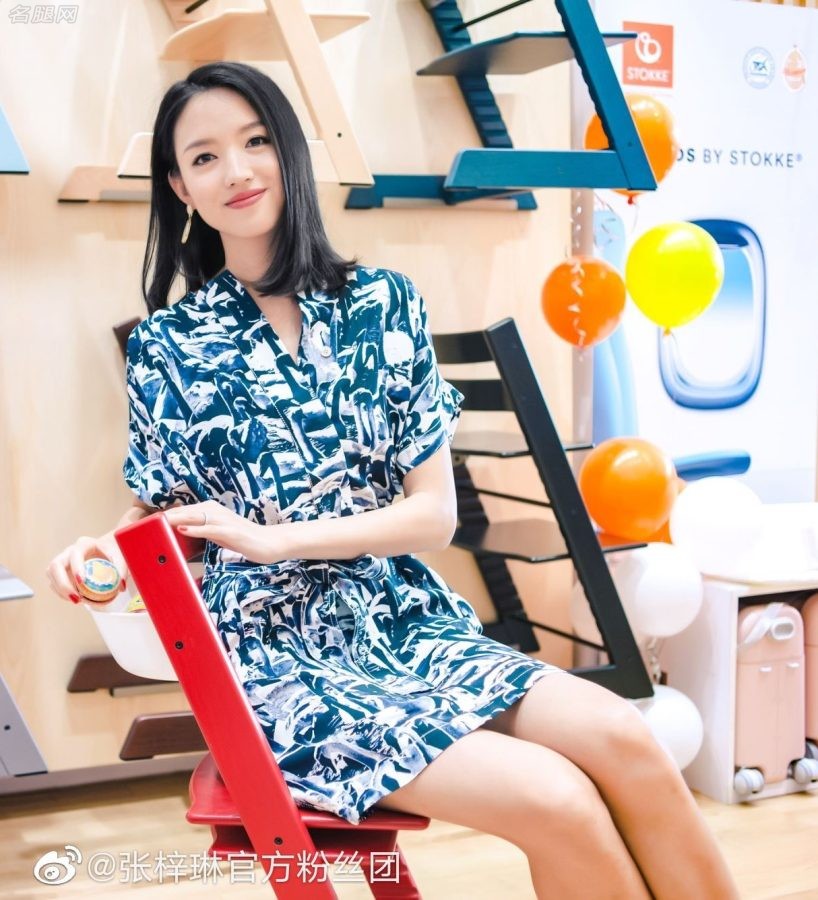 张梓琳美腿高跟出席为爱启程品牌开业仪式活动(2/2)