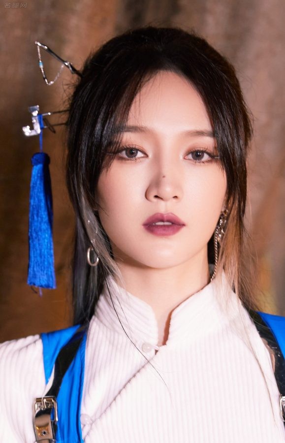 孟佳今日变身成为东方古典美腿女侠(2/10)