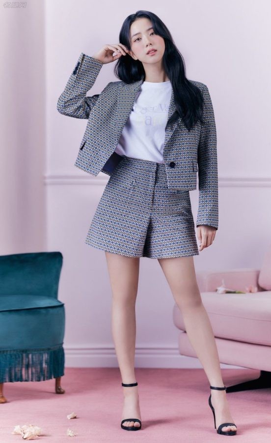 金智秀服饰代言美腿玉足才细高跟舒服了(1/7)