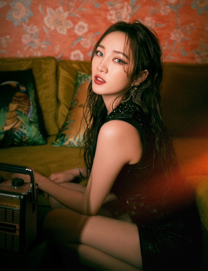 孟佳美玉腿复古摩登写真(2/3)