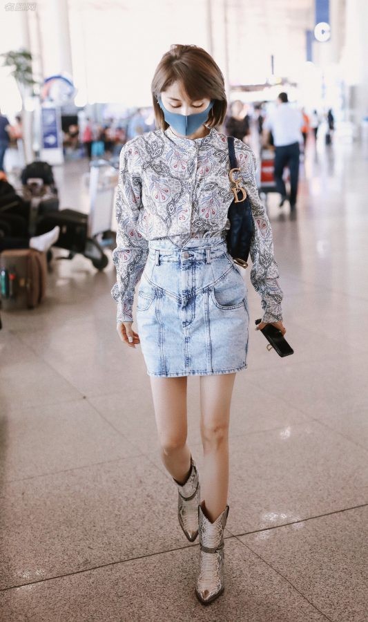王子文录制节目的路上一双纤细美腿被拍(6/7)