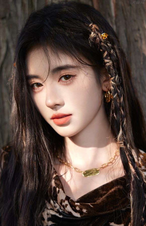 鞠婧祎光洁的大腿谁看了谁都迷糊(10/12)