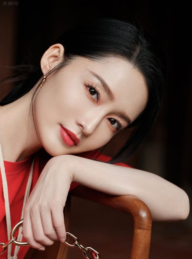 国风美人李沁身着开叉红裙静谧优雅入梦(3/4)