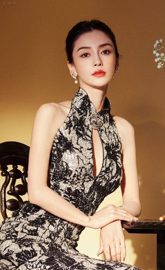 Angelababy出席上海时装周穿胸部开窗礼服秀沟(9/17)