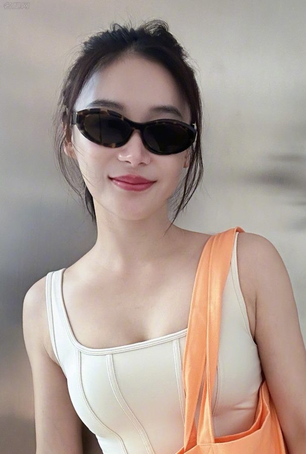 美女演员袁姗姗穿紧身瑜伽裤大秀好身材(8/8)