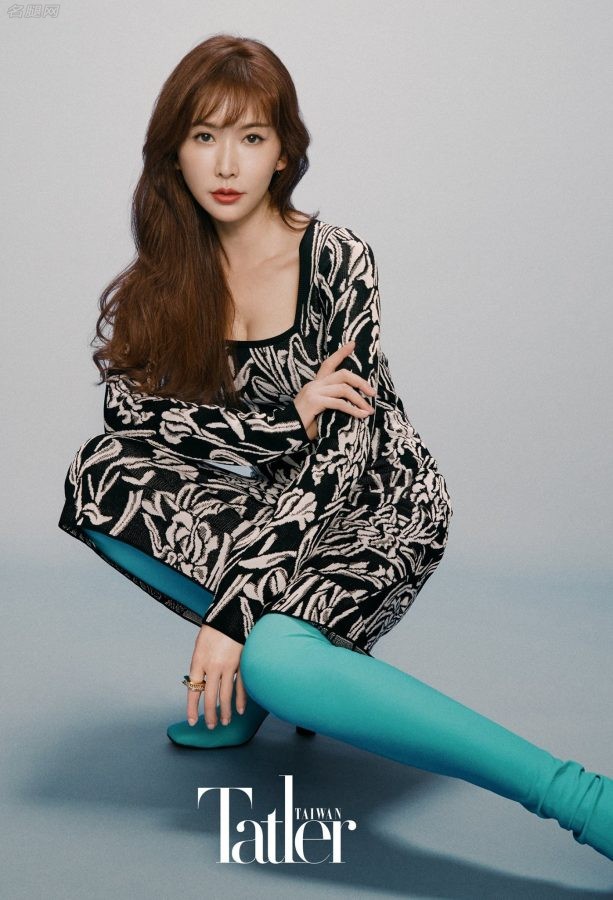 美女模特林志玲穿透视裙秀腿给杂志拍摄封面写真(5/6)