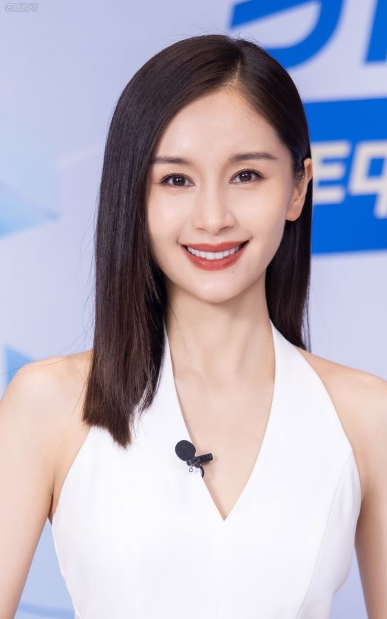 王子文玉足踩高跟凉鞋亮相直播间为家居品牌带货(5/5)