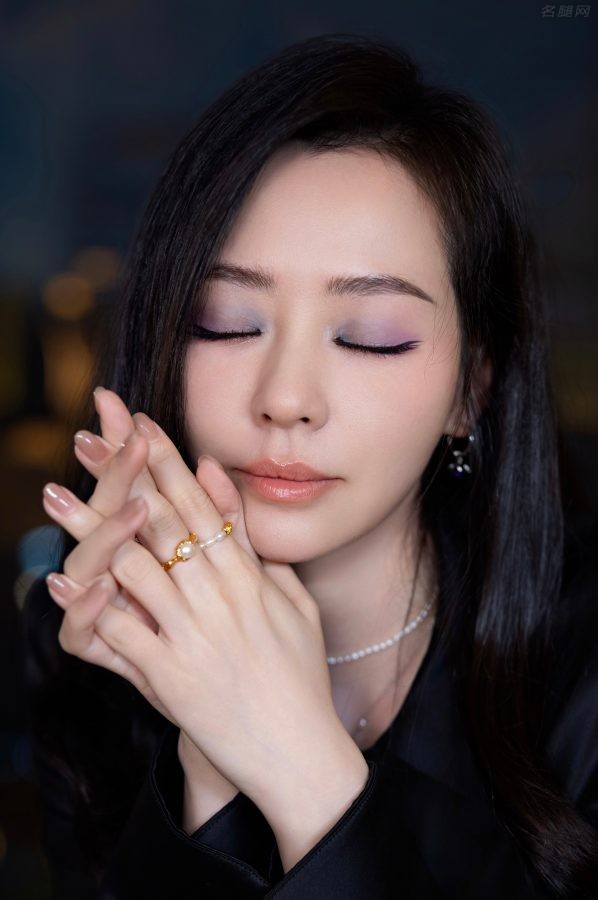 张靓颖翻白眼脸部高清美图(4/6)