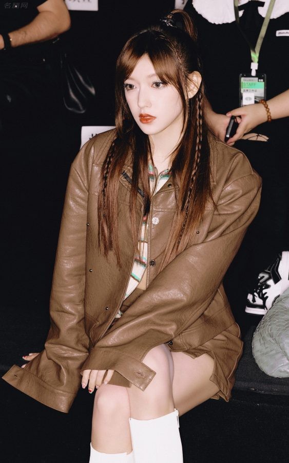 高挑长腿美girl程潇穿白长靴灵动酷飒(10/11)