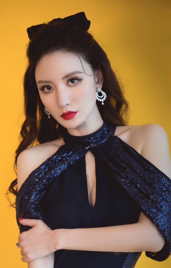 张萌穿修身鱼尾裙大展S型曼妙绝顶身材(6/7)