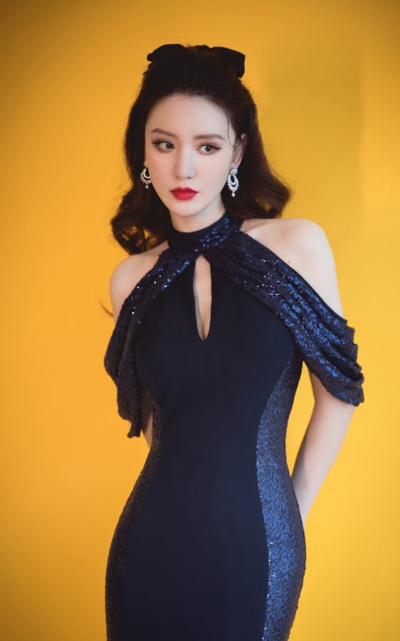 张萌穿修身鱼尾裙大展S型曼妙绝顶身材(7/7)