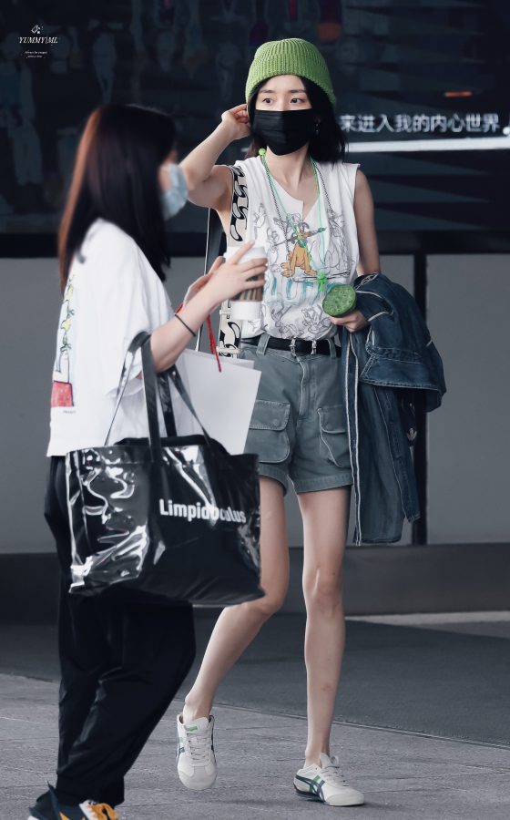 绿帽侠杨幂休闲穿搭外出，一双美腿又细又白真的绝了(8/8)