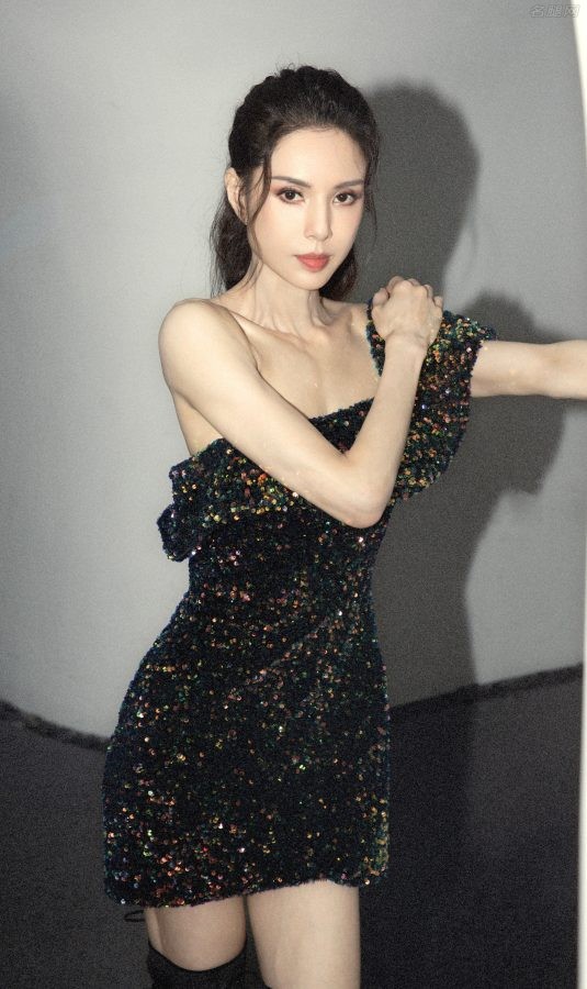 女明星李若彤超短裙配细跟长靴(6/6)