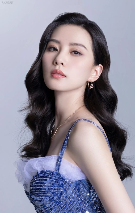 刘诗诗身穿巴黎蓝紧身胸衣礼服大展盛世美颜和优雅风情(3/4)
