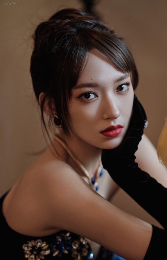 Cheng Xiao wears a sexy palace dress with a backless show(5/11)