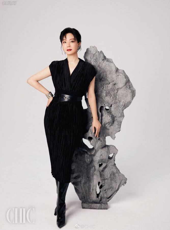 陈数温柔高贵踩细跟恨天高登上CHIC Magazine》四月刊封面(5/5)