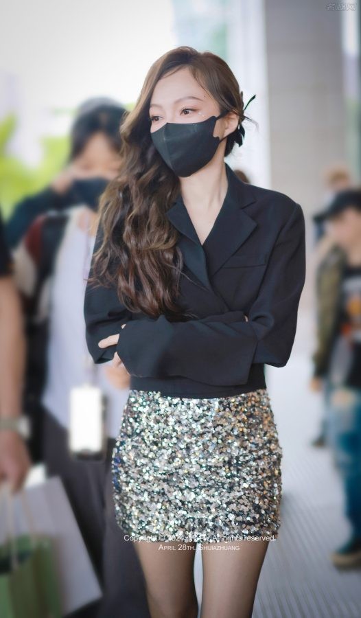 张韶涵穿一套包臀小短裙美腿裹黑丝展现自信魅力(9/27)