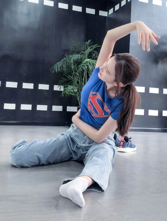 女明星张萌棉袜小脚(1/2)
