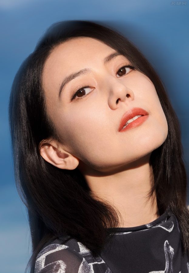 女明星高圆圆玉腿穿FILA运动鞋，好美的一张脸(3/3)