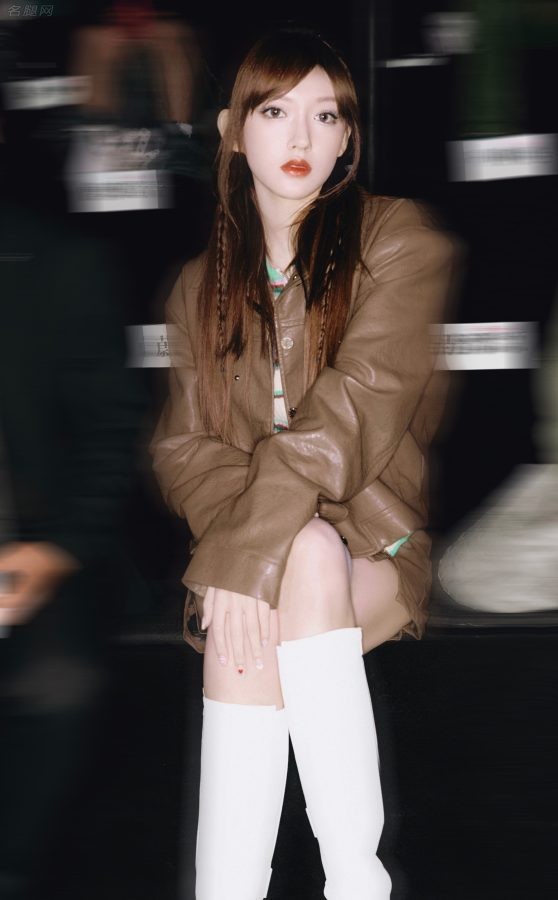 高挑长腿美girl程潇穿白长靴灵动酷飒(9/11)