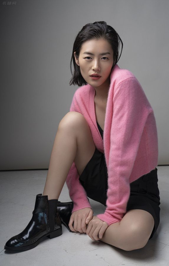 女模特刘雯美腿玉足清爽写真大片(3/5)