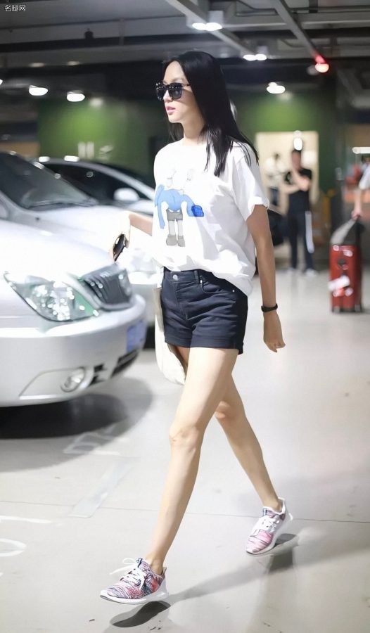 张梓琳现身机场展示她的神仙长美腿(9/9)