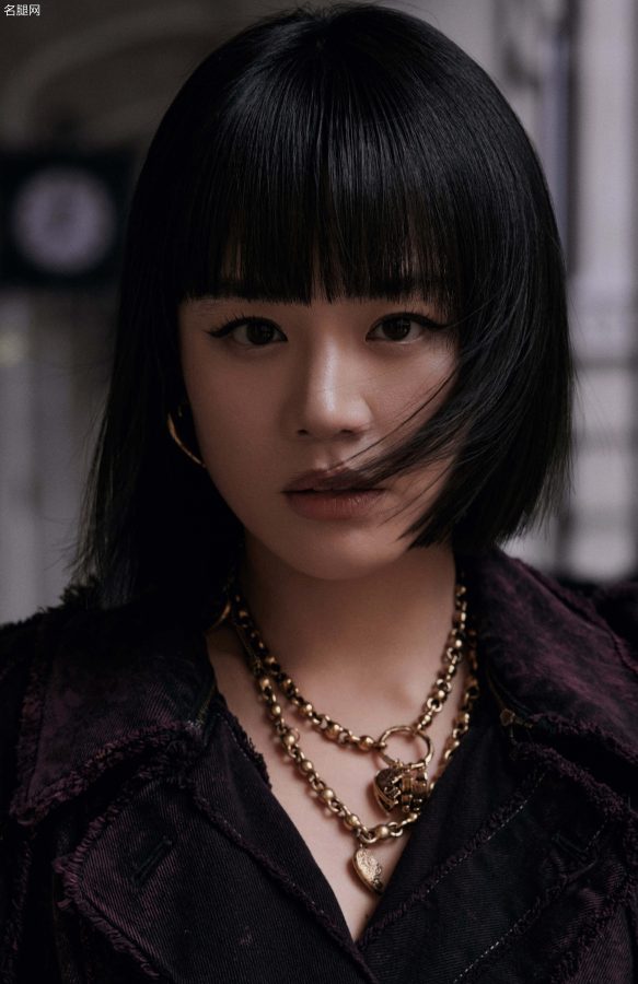 马思纯短发烟熏妆美腿穿高跟长靴酷飒出街(7/7)