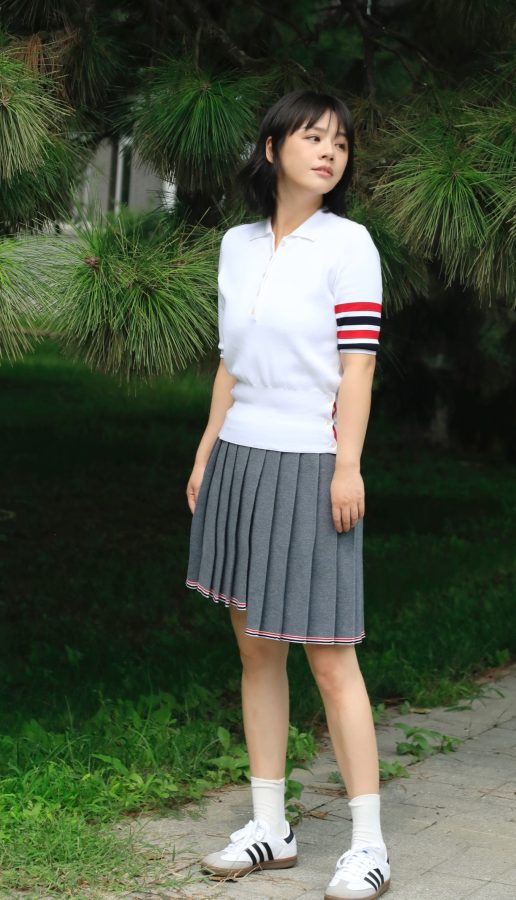 青春学生妹马思纯百褶裙球鞋着装露玉腿(2/2)