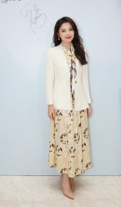 气质人妻刘涛脚踩尖头细高跟长发柔美