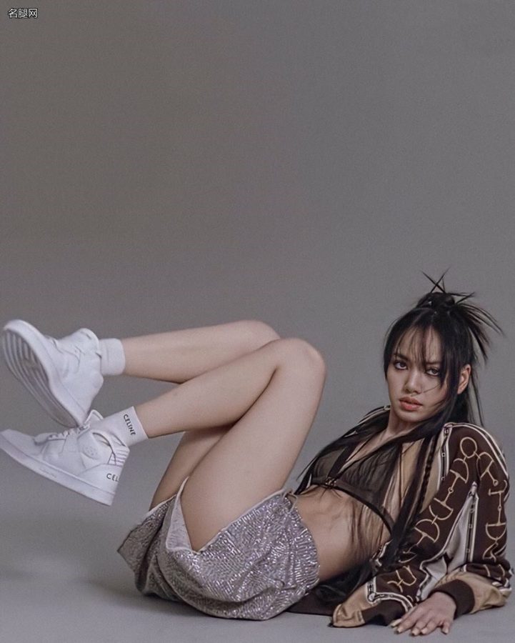 日本《Vogue》杂志LISA圆润美腿大片(4/5)