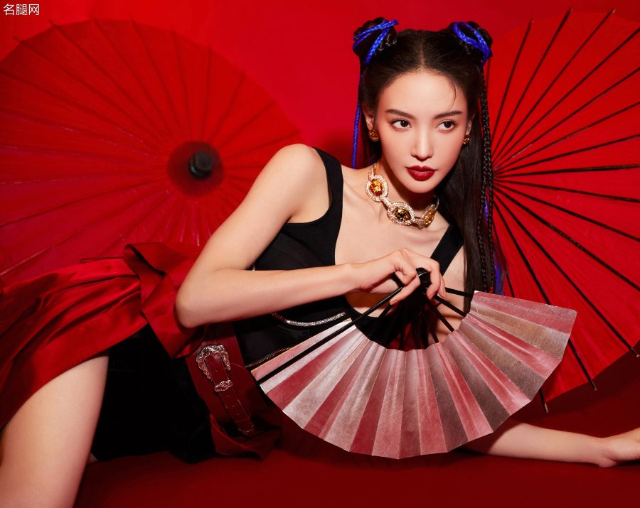 折扇红伞今日利落动人的长腿美女金晨(3/5)