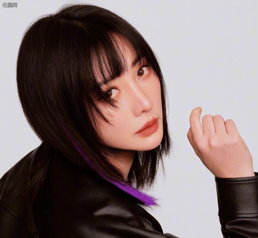 柳岩修长美玉腿踩细跟凉鞋拍摄美照散发迷人魅力(3/4)