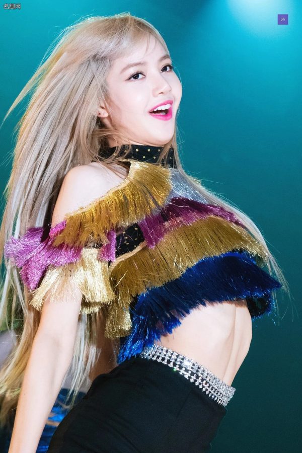 BLACKPINK成员LISA细腰长腿热辣(2/4)