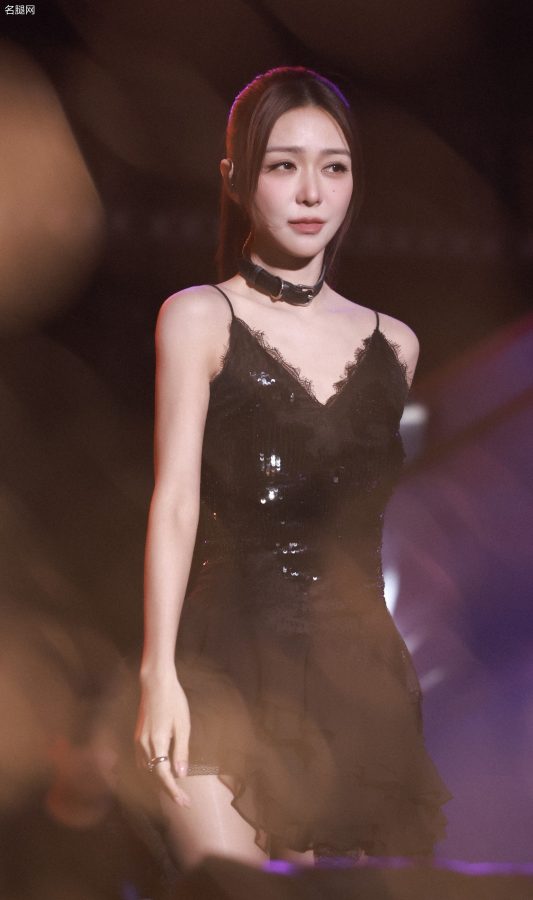 女明星薛凯琪腿穿蕾丝袜根黑丝袜长靴跳扇子舞(17/19)