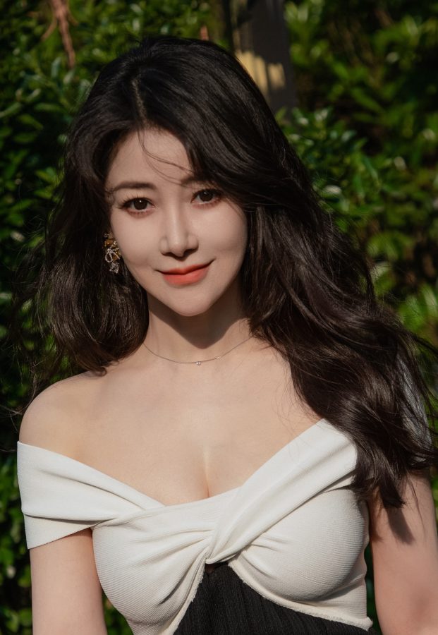 陈紫函花园里的美照乳此迷人(2/15)