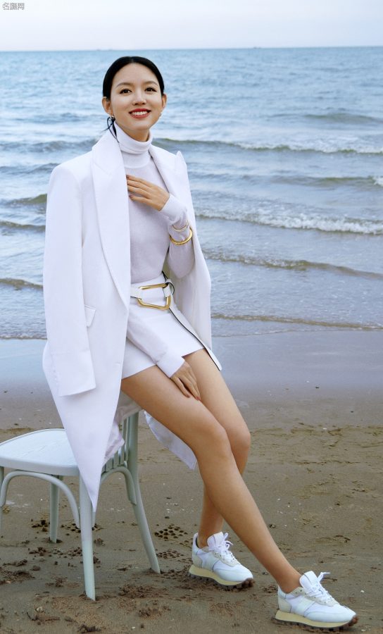 张梓琳海边浪漫美腿大片(3/7)