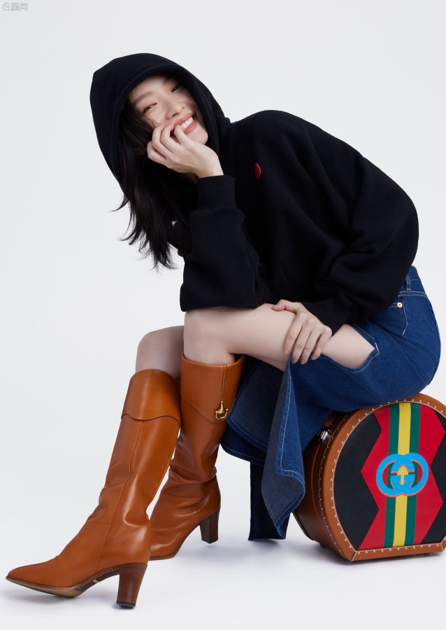 倪妮穿连帽衫美腿穿高跟长靴拍写真(1/6)
