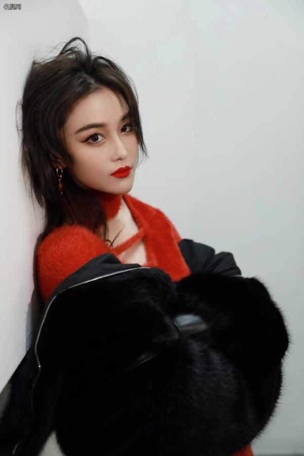 张馨予穿明艳红色纱裙美腿细白(6/6)