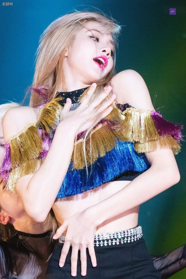BLACKPINK成员LISA细腰长腿热辣(3/4)