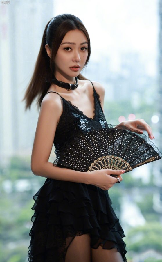 女明星薛凯琪腿穿蕾丝袜根黑丝袜长靴跳扇子舞(4/19)