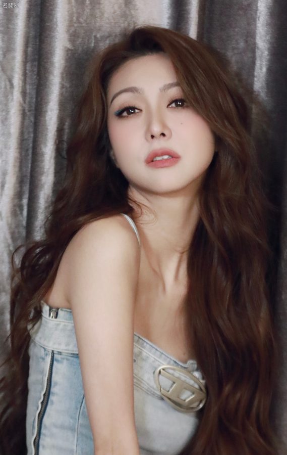 薛凯琪腿穿超薄肉丝袜配细跟长靴展现半熟女人魅力(9/9)
