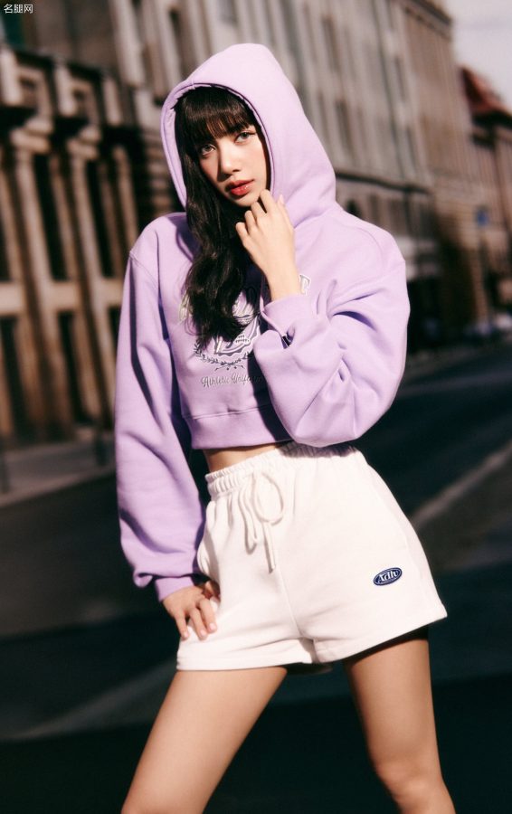 BLACKPINK成员LISA两套休闲装短裤长腿(3/7)