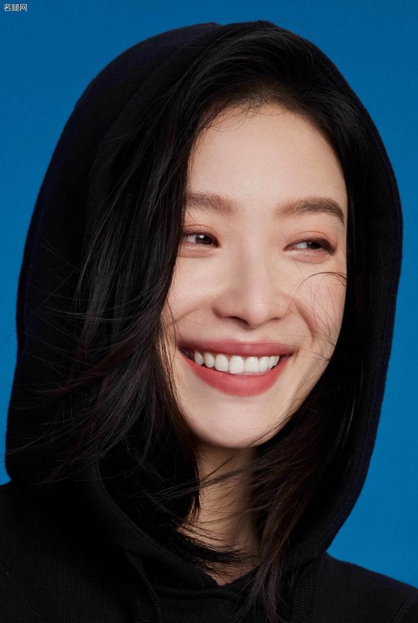 倪妮穿连帽衫美腿穿高跟长靴拍写真(5/6)