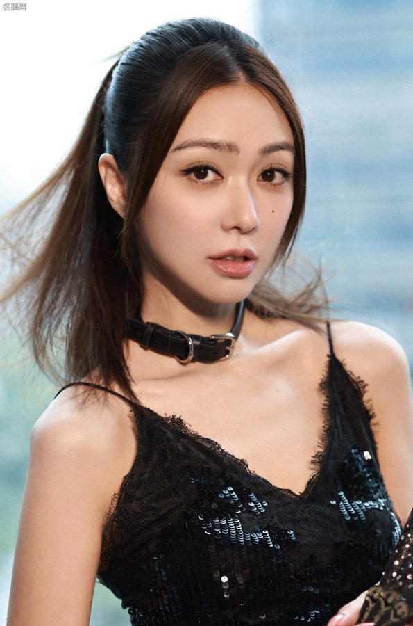 女明星薛凯琪腿穿蕾丝袜根黑丝袜长靴跳扇子舞(5/19)
