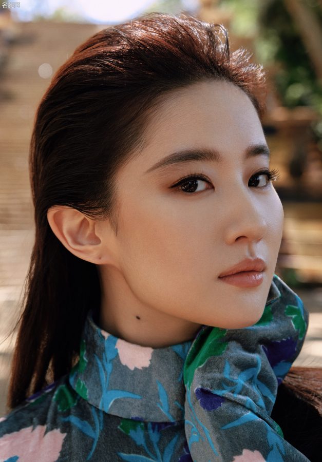 刘亦菲完美的五官和阳光下光滑的玉腿(5/10)