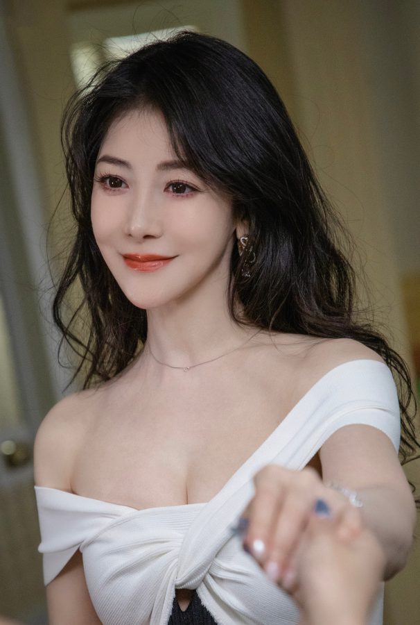 陈紫函花园里的美照乳此迷人(15/15)