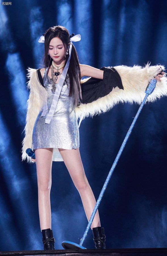 古灵精怪的女生吴宣仪台上一双超好看的玉腿(2/17)